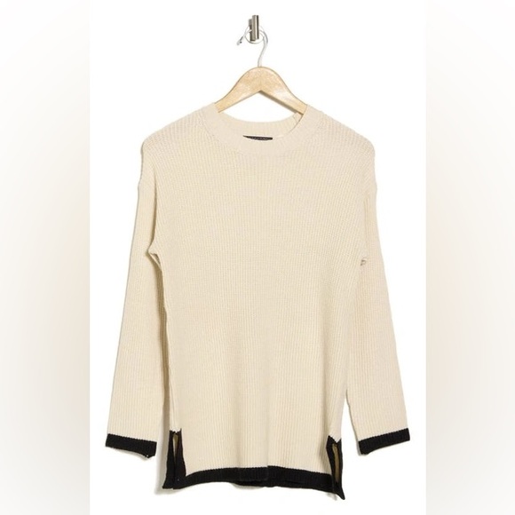 T Tahari Sweaters - NWOT T Tahari Shaker Tunic Sweater in Crème and Black